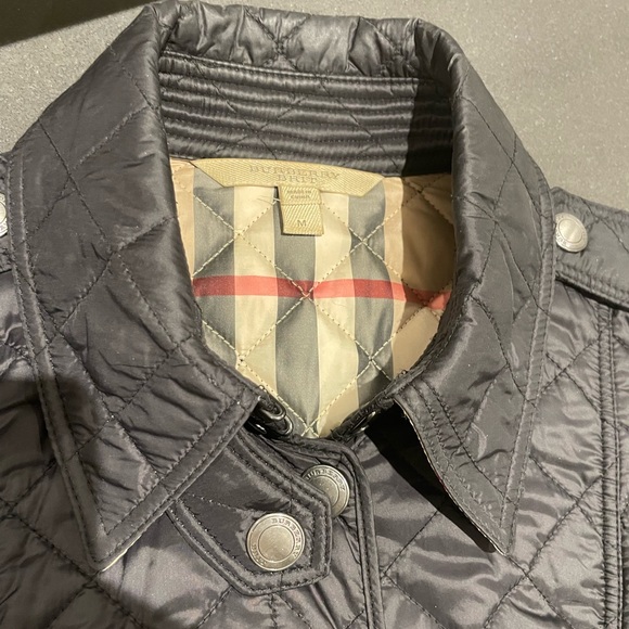 Burberry Black Quilted Jacket with Plaid Lining - Picture 5 of 9